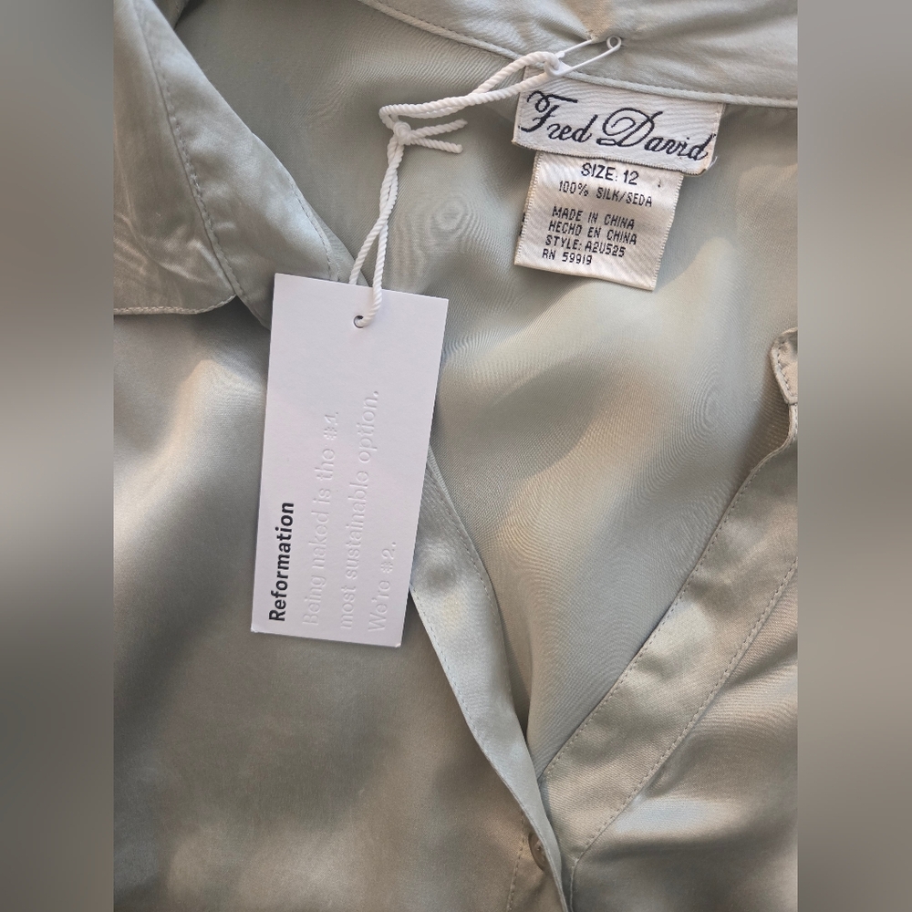 Fred David 100% Silk Women's Soft Sage Button Down Shirt NWT - Picture 3 of 3